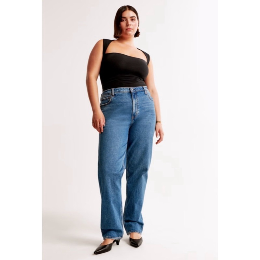 Abercrombie Medium Wash Curve Love Ultra High Rise 90's Straight Jean 4/27S